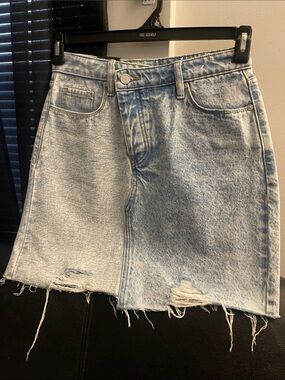 BLANK-NYC Womens Overflap Fly Denim Skirt Light Blue Wash Size 26 Distressed NWT